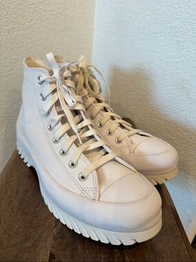 Converse Chuck Taylor All Star Lugged 2.0 Leather High Top White W 10.5 / M 8.5